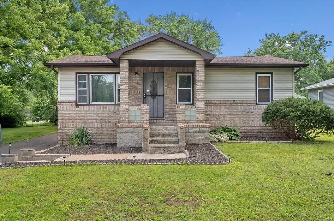 3 Bedroom, 1,580 sq. feet 1730 Loretta Avenue East St Louis, IL