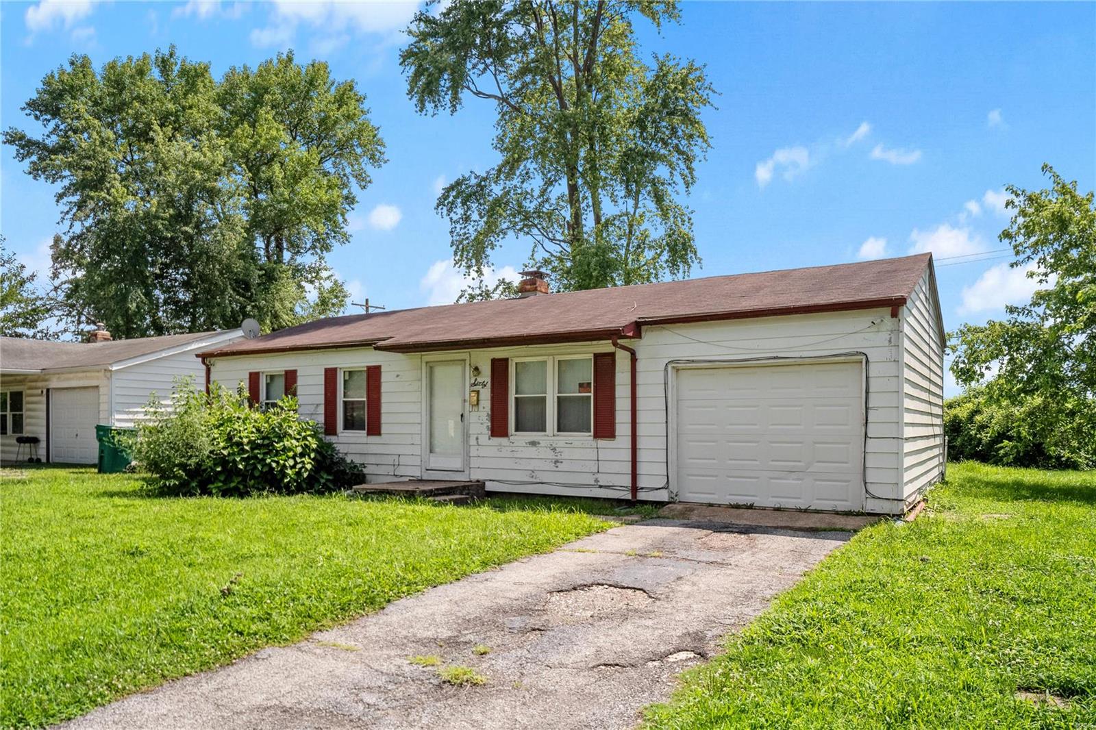 3 Bedroom, 925 sq. feet 60 Adams Drive Cahokia Heights, IL