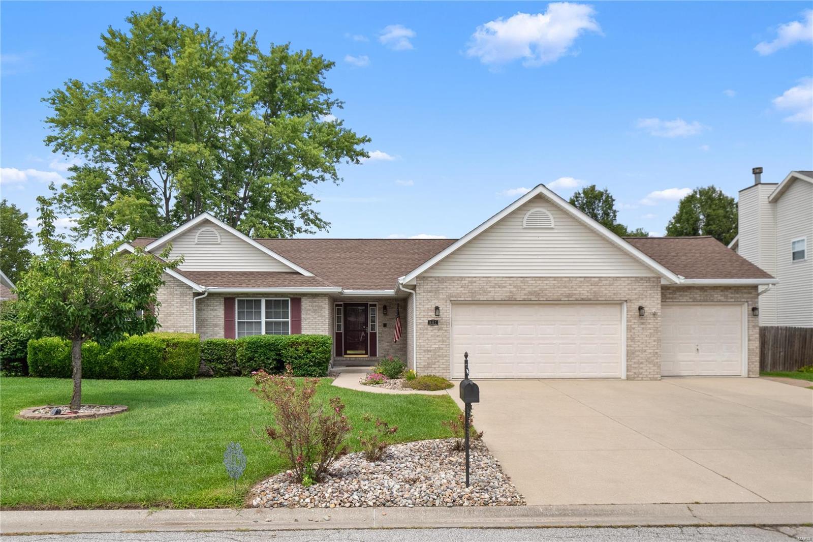 3 Bedroom, 1,819 sq. feet 947 Millikin Drive Fairview Heights, IL