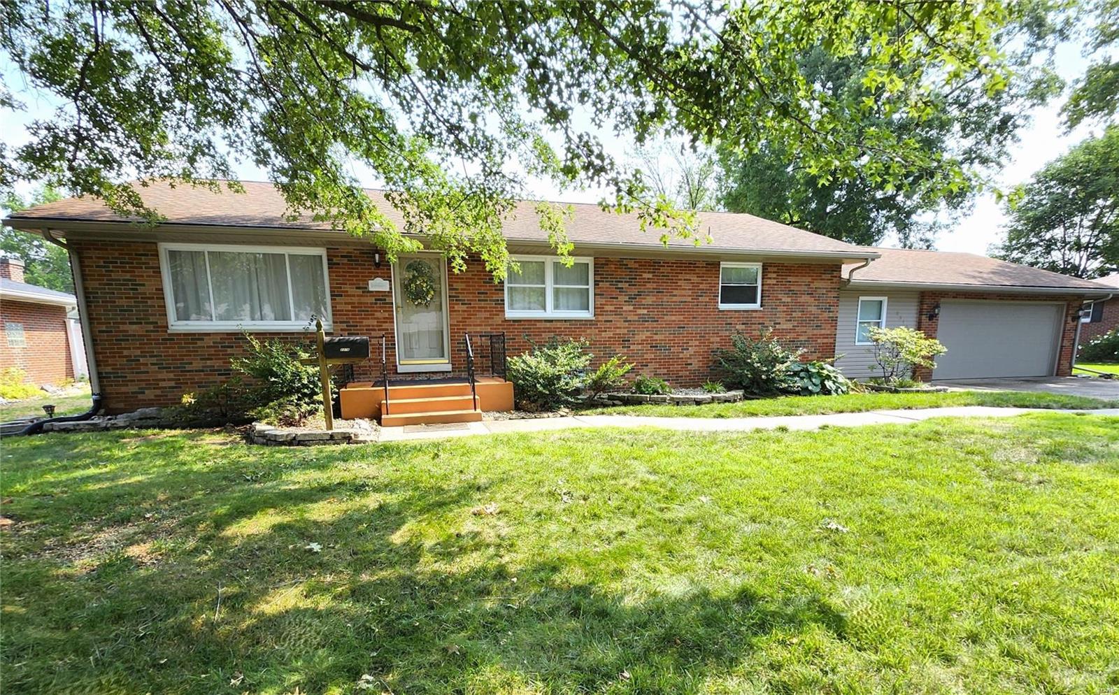 3 Bedroom, 1,776 sq. feet 2316 SAINT BERNARD Avenue Granite City, IL