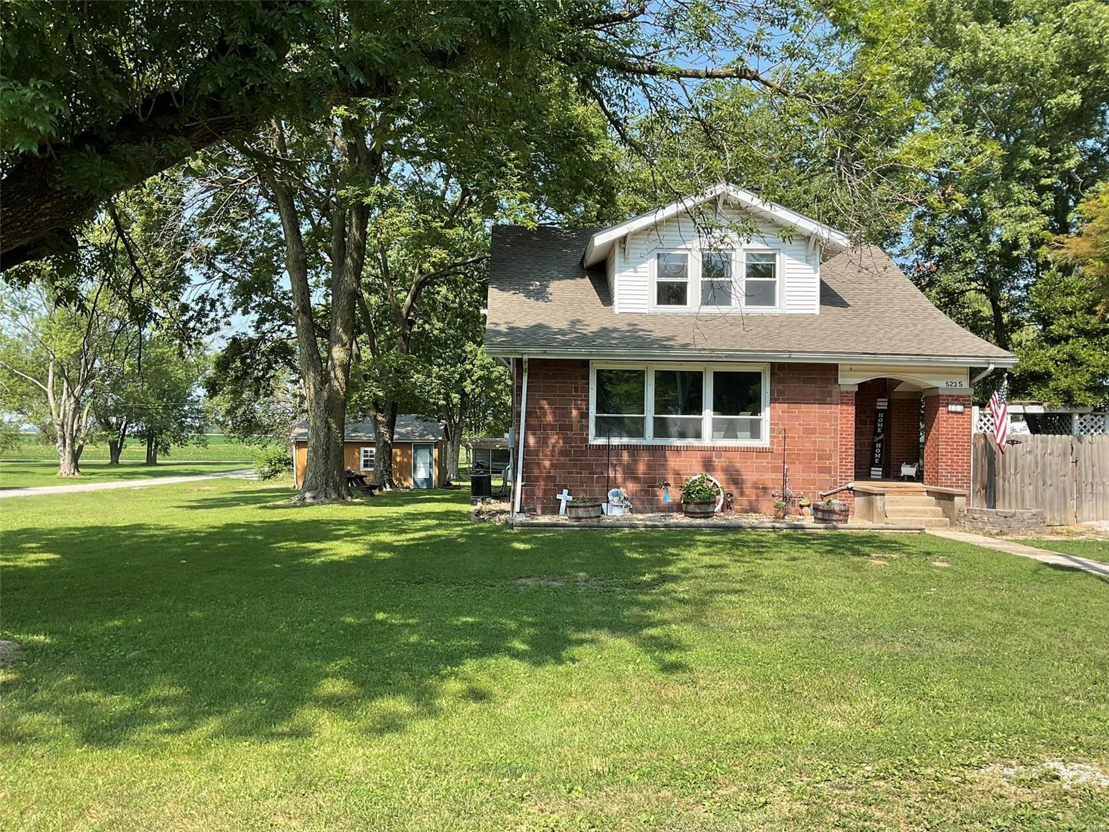 4 Bedroom, 1,630 sq. feet 523 S 5TH ST  New Douglas, IL