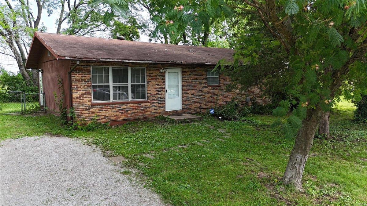 3 Bedroom, 1,040 sq. feet 8713 Delmore Ter  Caseyville, IL