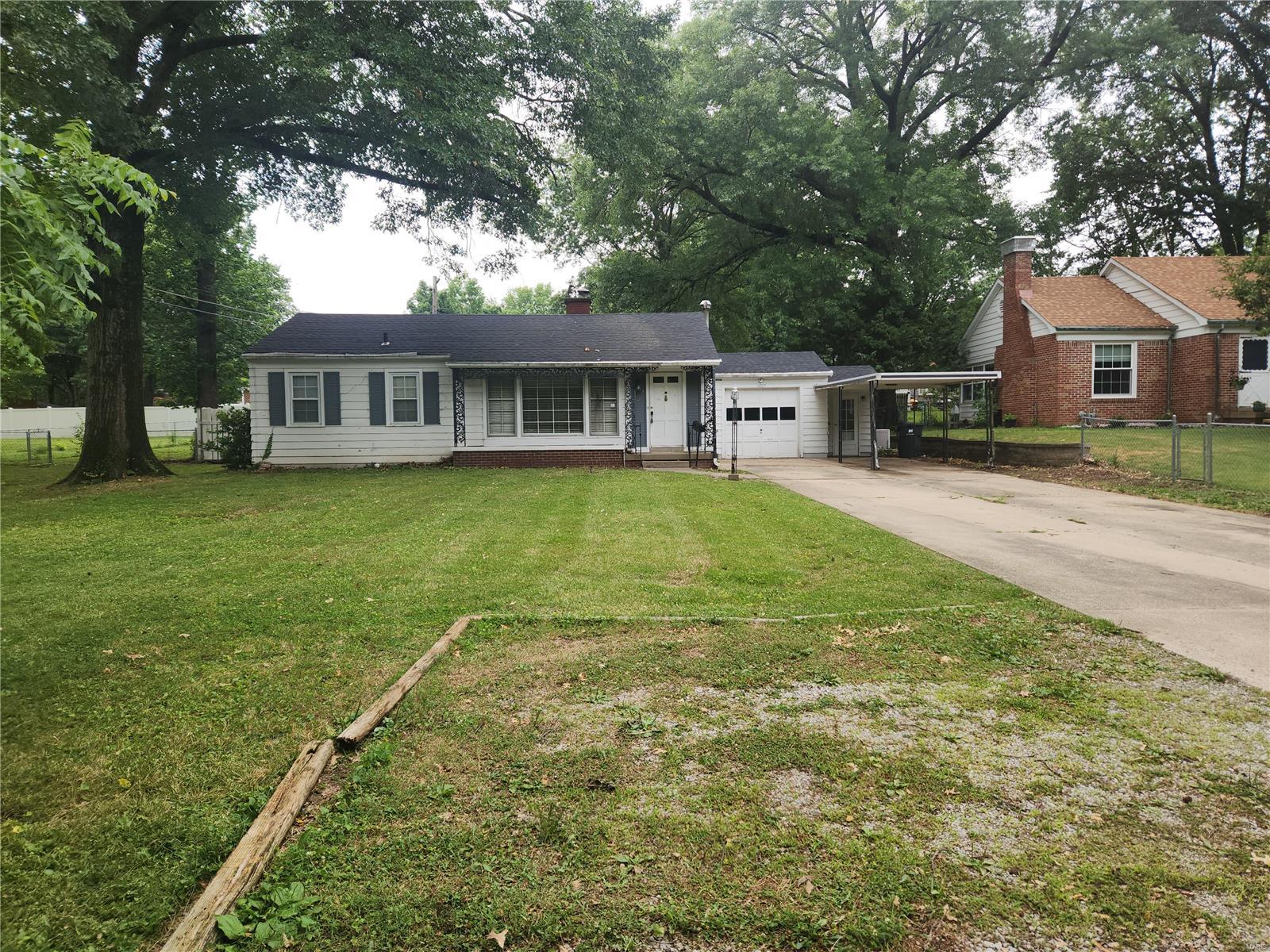 3 Bedroom, 1,736 sq. feet 1807 McClintock Avenue Belleville, IL