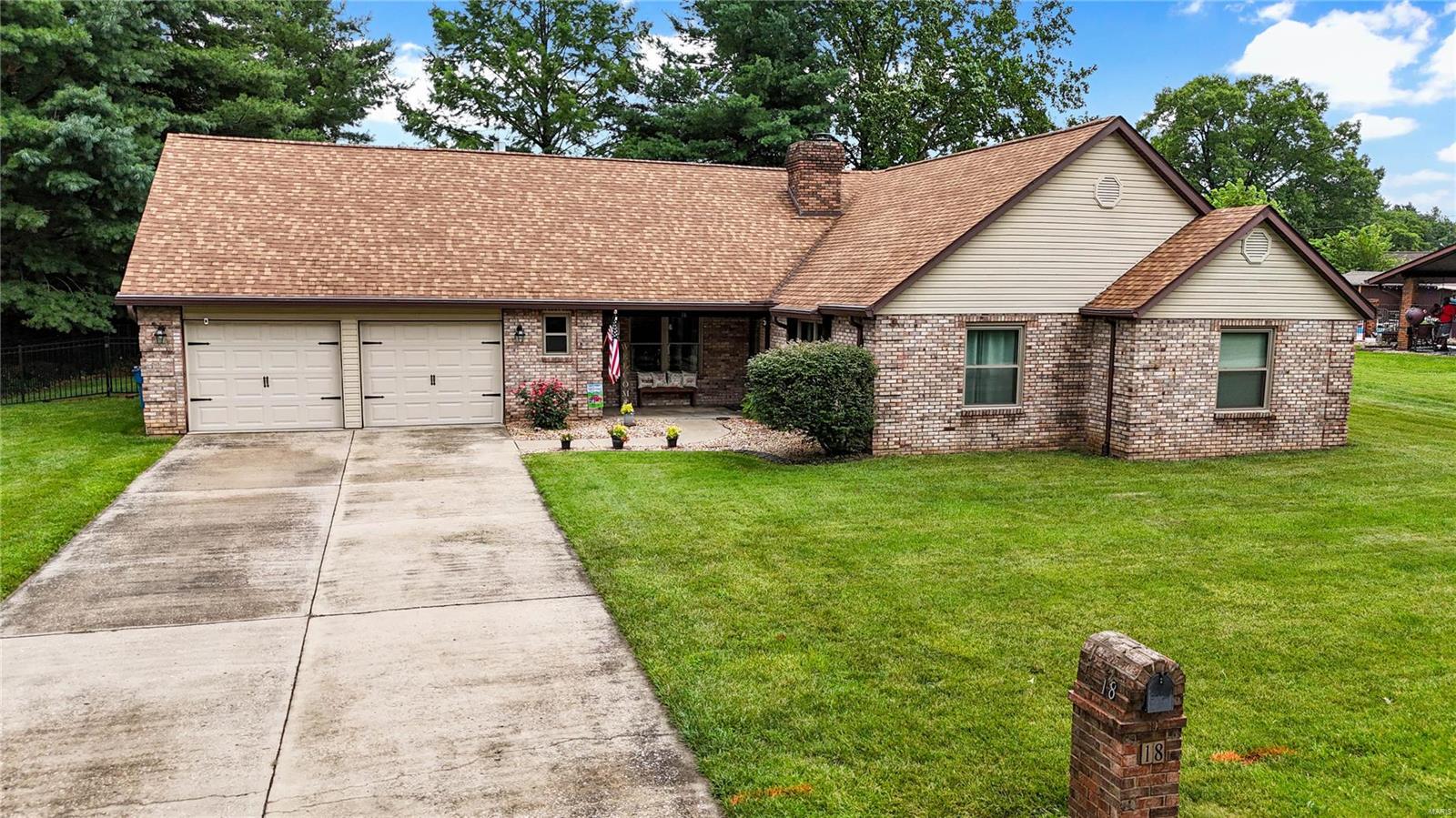 3 Bedroom, 1,800 sq. feet 18 Oakside Drive Collinsville, IL