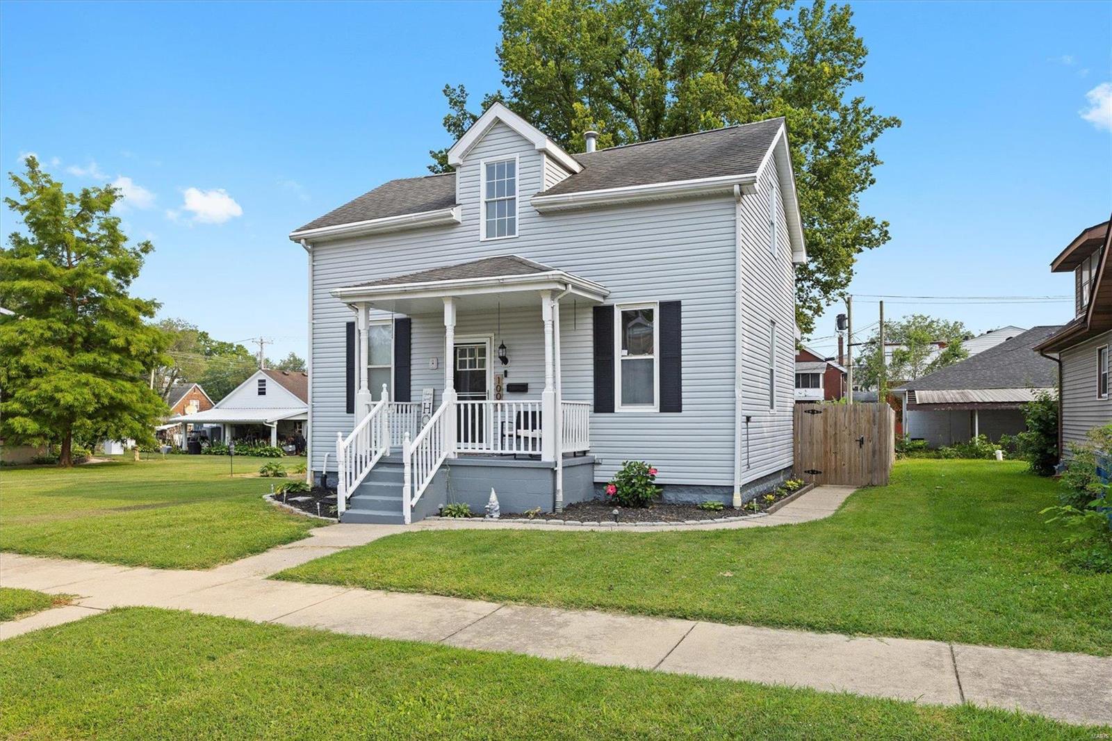 4 Bedroom, 1,396 sq. feet 1004 9th Street Highland, IL