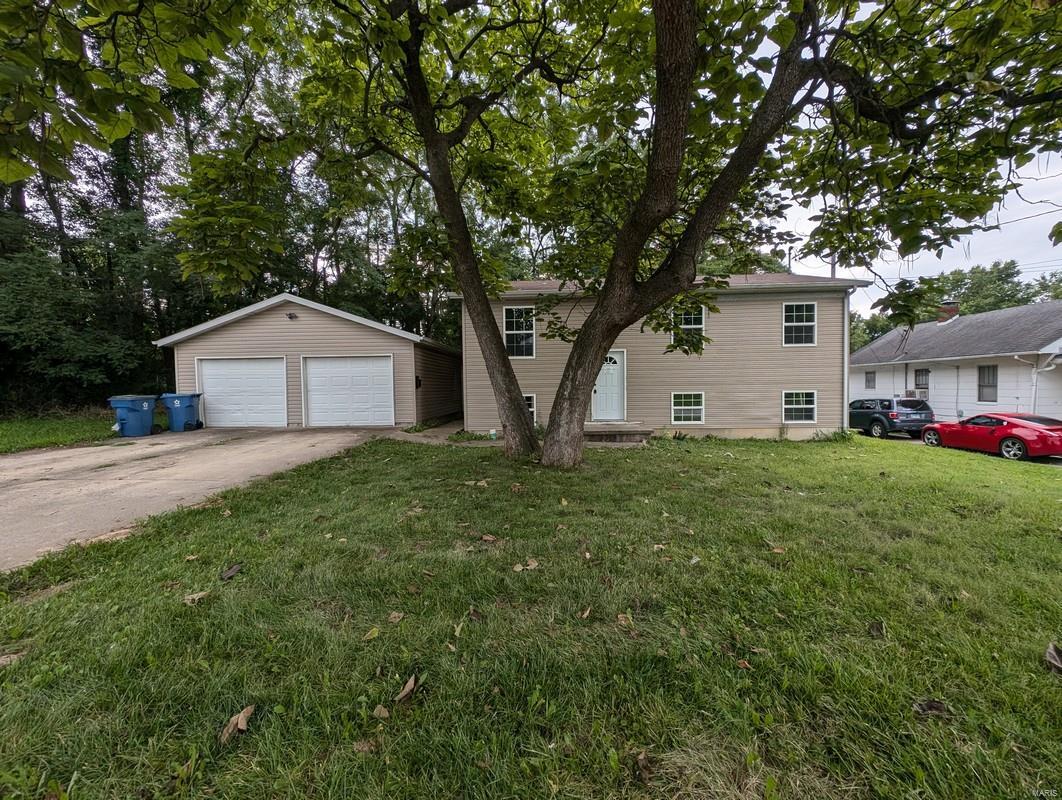 4 Bedroom, 1,080 sq. feet 108 Elm Street Alton, IL