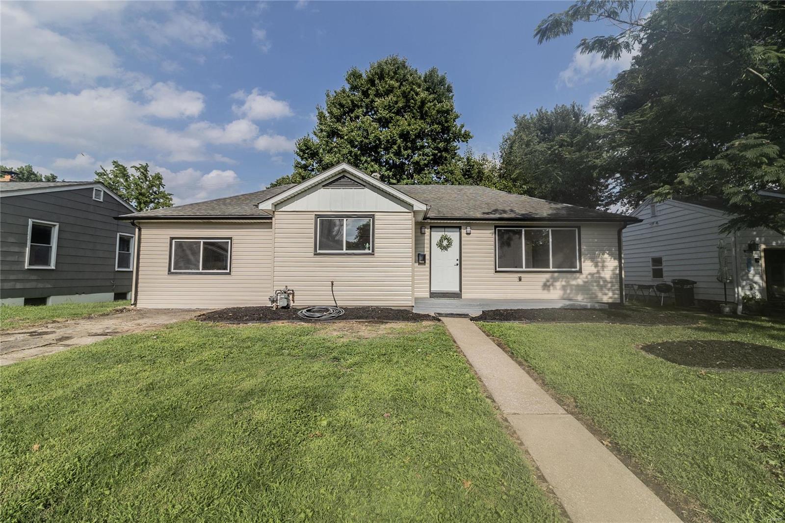 3 Bedroom, 1,272 sq. feet 2912 Warren Avenue Granite City, IL