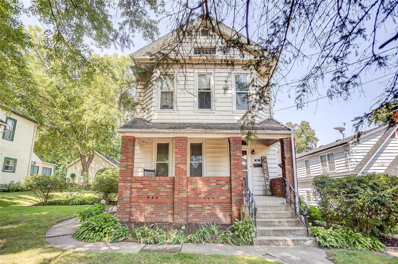 3 Bedroom, 1,736 sq. feet 1612 Maple Street Alton, IL