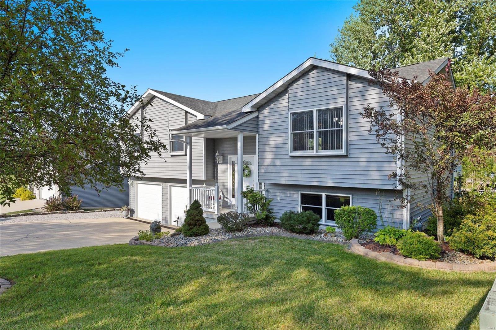 3 Bedroom, 2,341 sq. feet 102 Shore Drive Edwardsville, IL