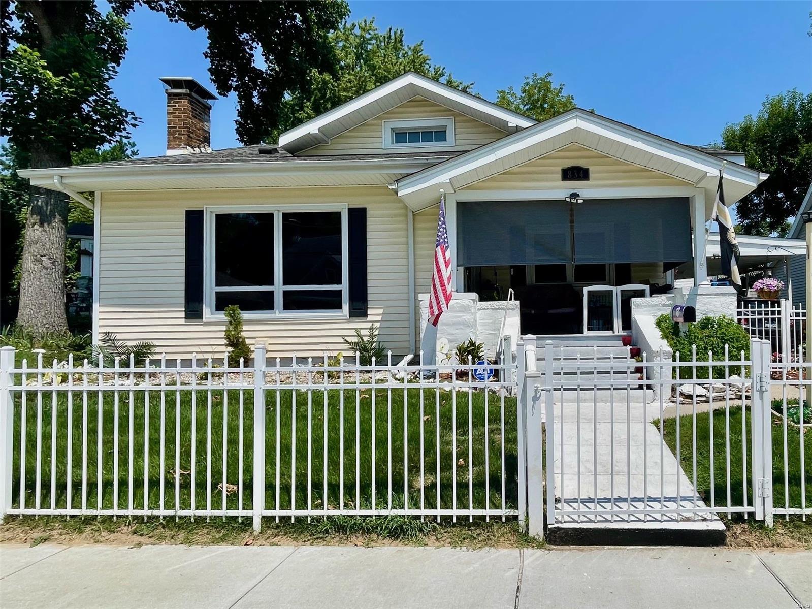 3 Bedroom, 2,143 sq. feet 834 Pearl Street Alton, IL