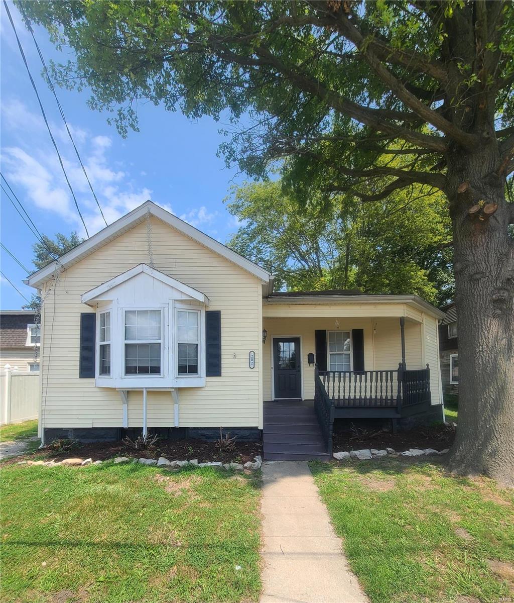 4 Bedroom, 1,422 sq. feet 202 Market Street  Troy, IL