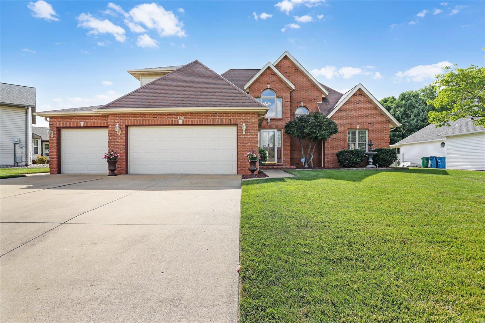 3 Bedroom, 2,496 sq. feet 186 Heatherland Drive Bethalto, IL