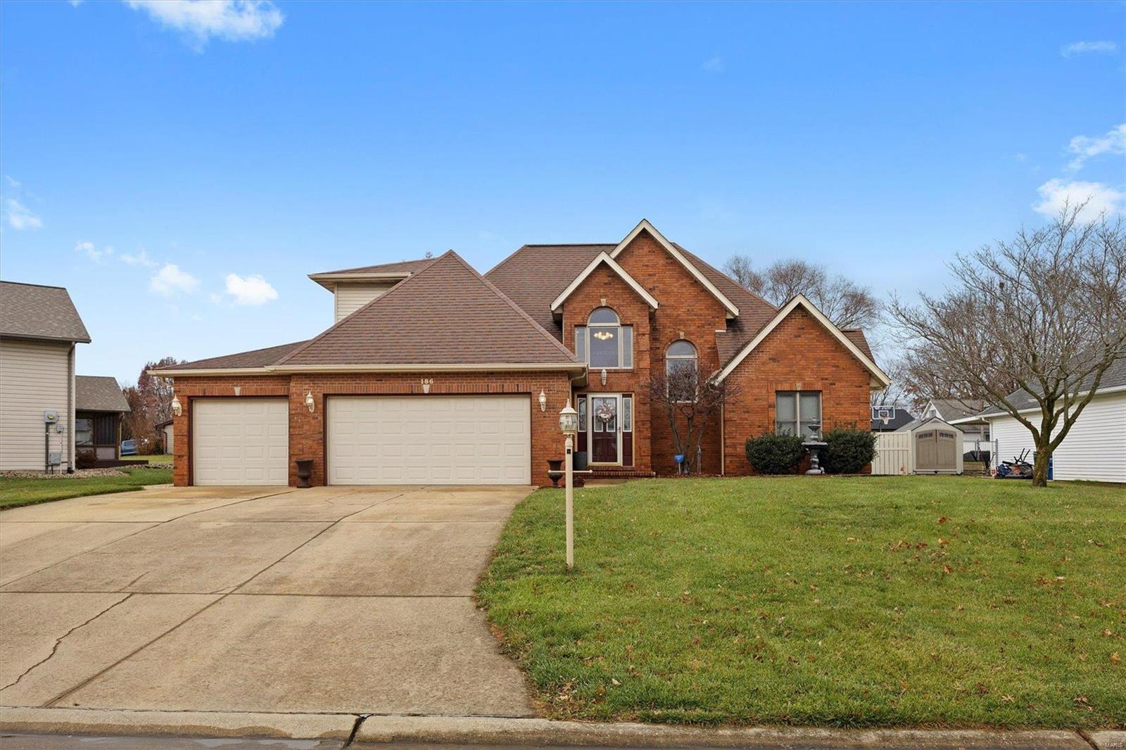 3 Bedroom, 2,496 sq. feet 186 Heatherland Drive Bethalto, IL