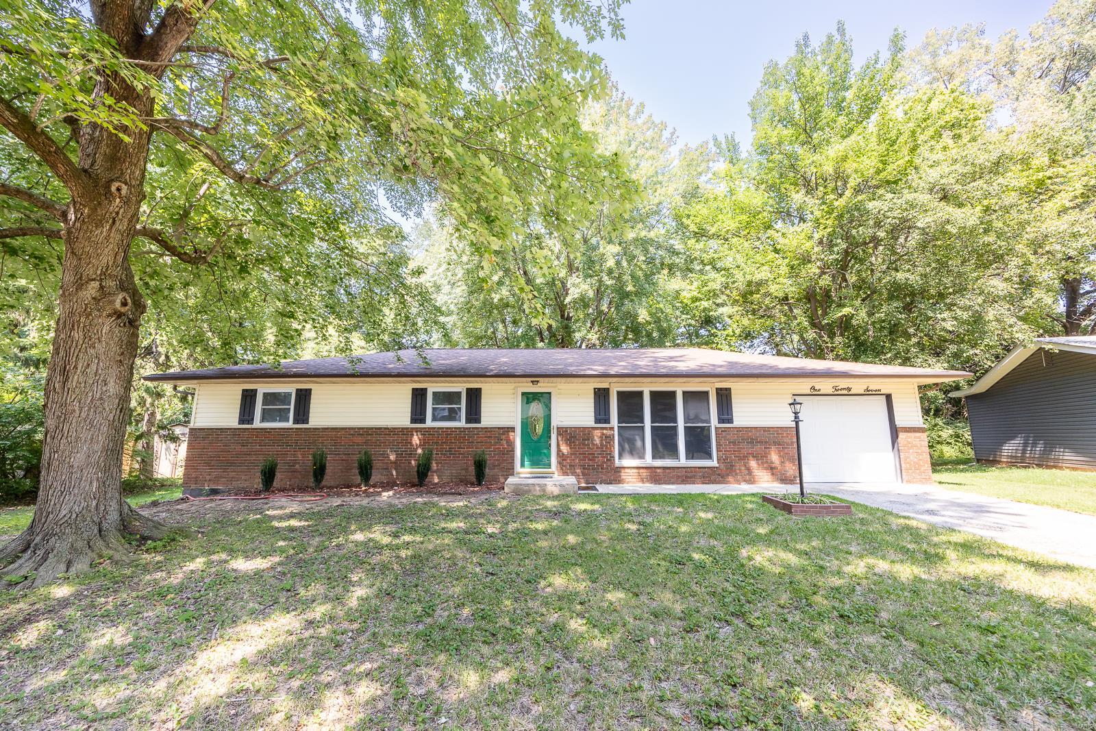 3 Bedroom,  127 Creekside Drive Collinsville, IL