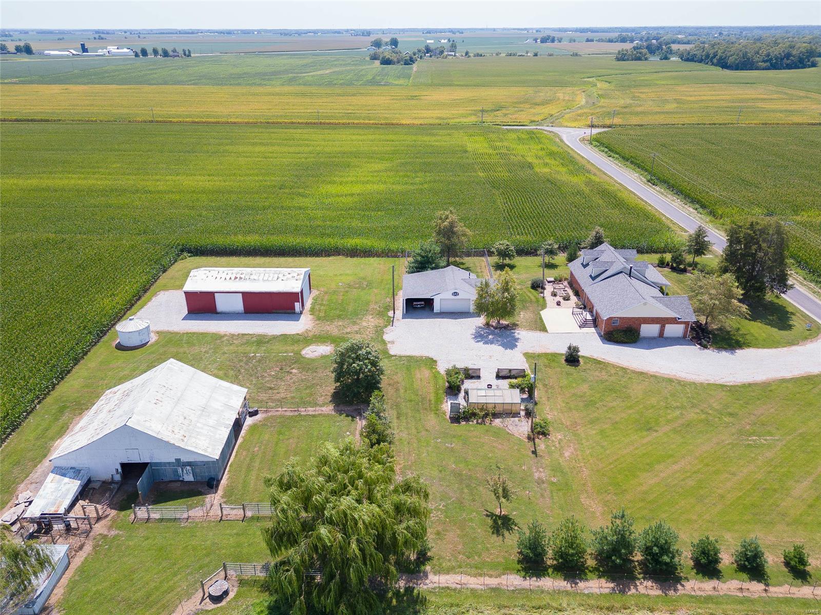 4 Bedroom, 2,800 sq. feet 5836 Manix Road Edwardsville, IL