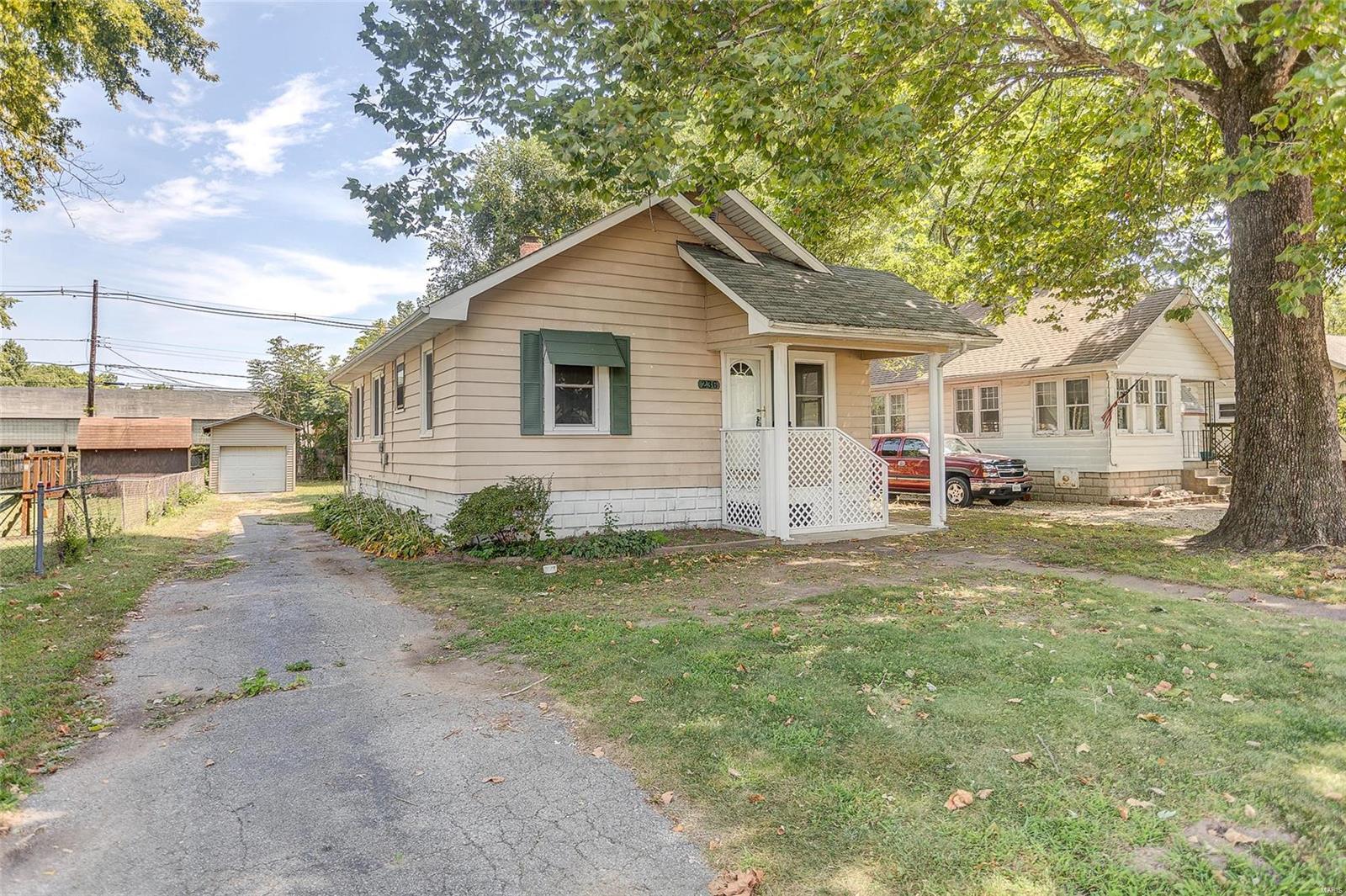 3 Bedroom, 1,236 sq. feet 236 Whitelaw Avenue East Alton, IL