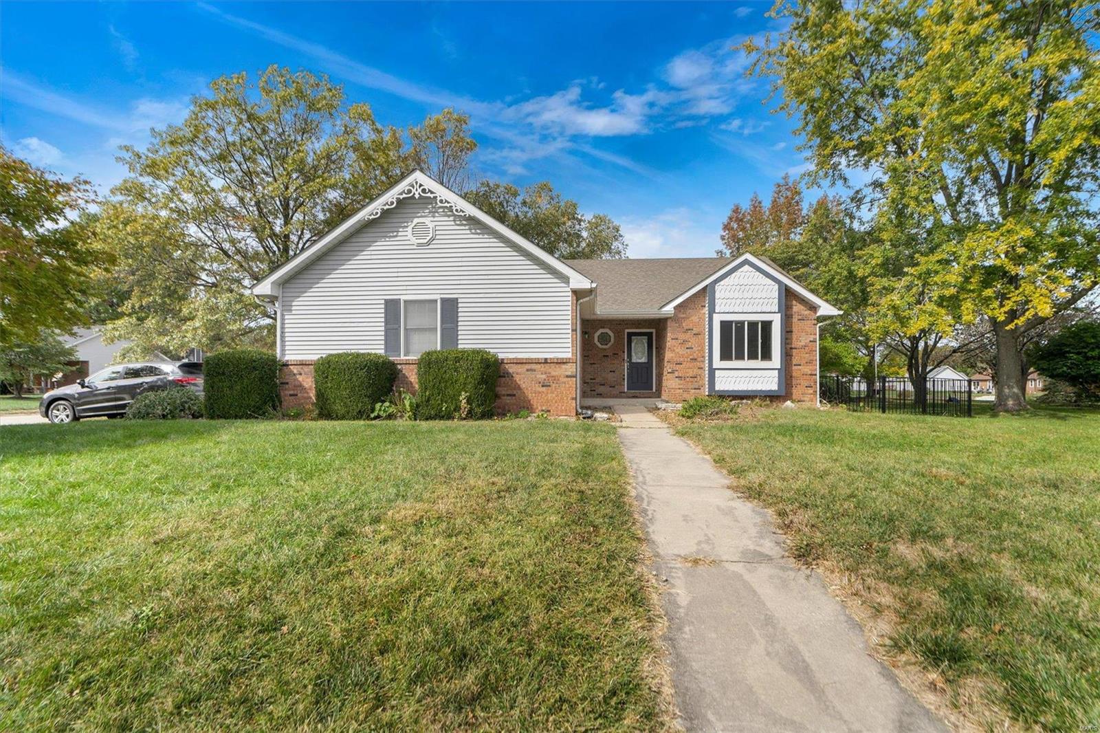 3 Bedroom, 2,644 sq. feet 1901 Applegate Lane Edwardsville, IL