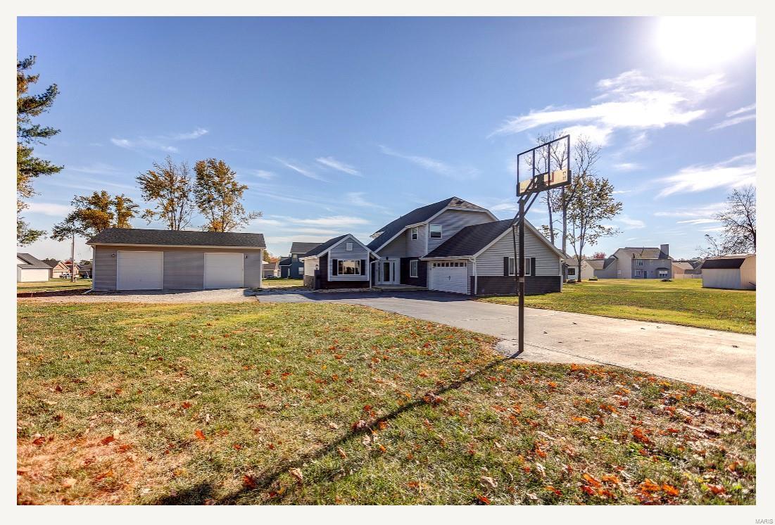 4 Bedroom, 2,064 sq. feet 501 Coventry Road Troy, IL