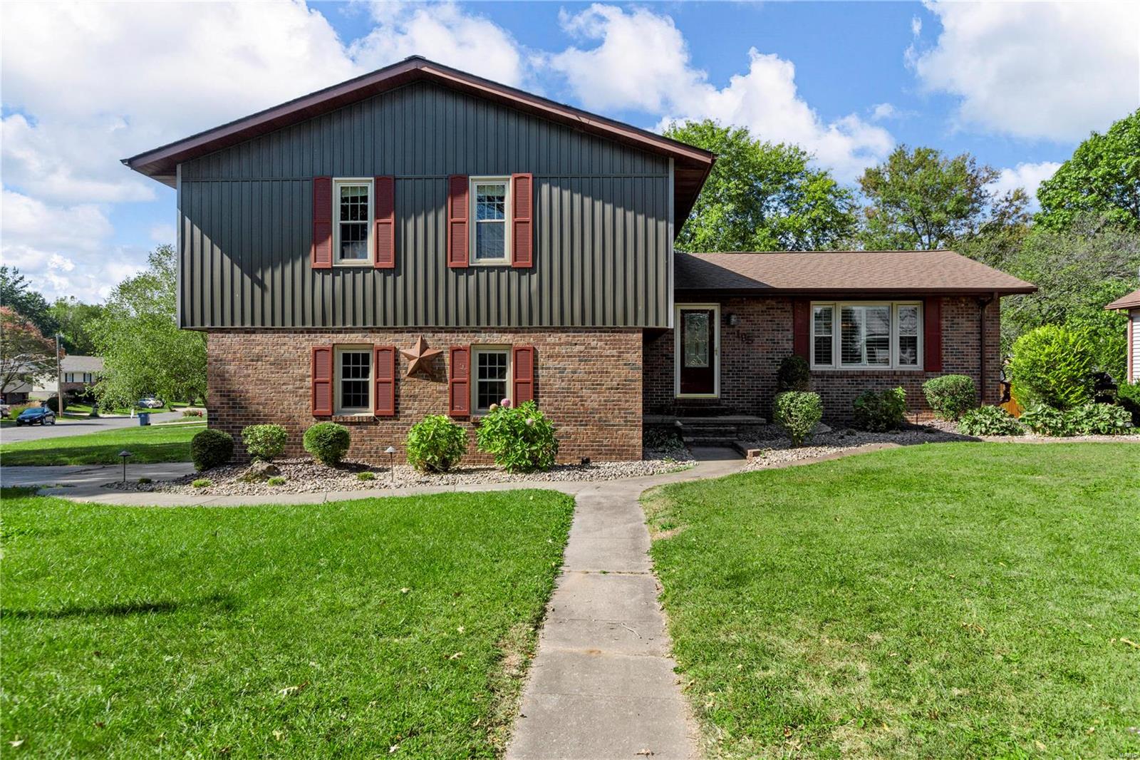 3 Bedroom, 2,550 sq. feet 195 Sunflower Drive Highland, IL