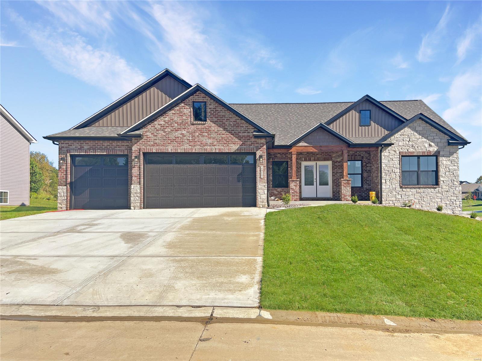 4 Bedroom, 3,000 sq. feet 2912 Bluff Ridge Court Maryville, IL