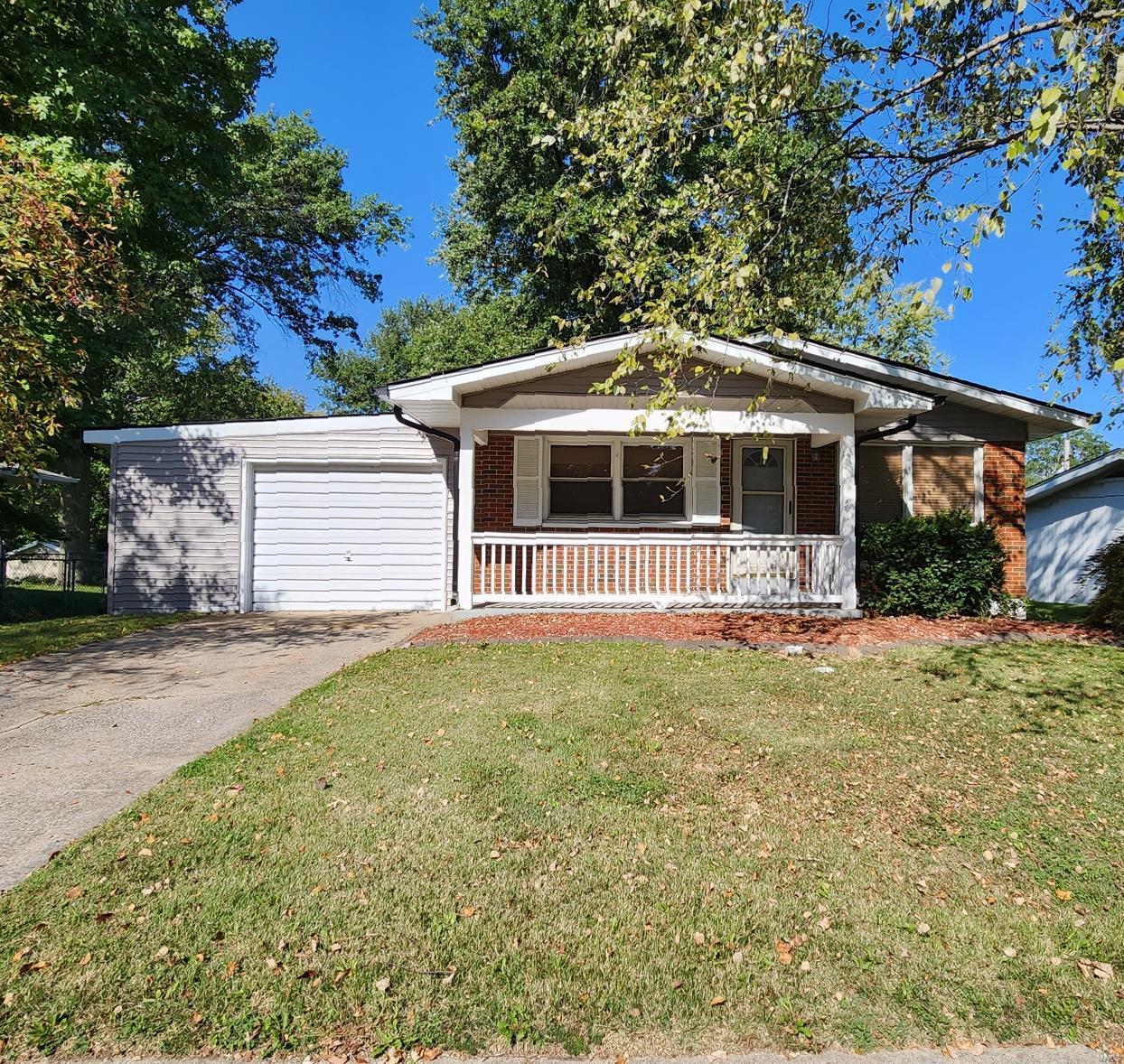 3 Bedroom, 2,200 sq. feet 1909 Madison Avenue Edwardsville, IL