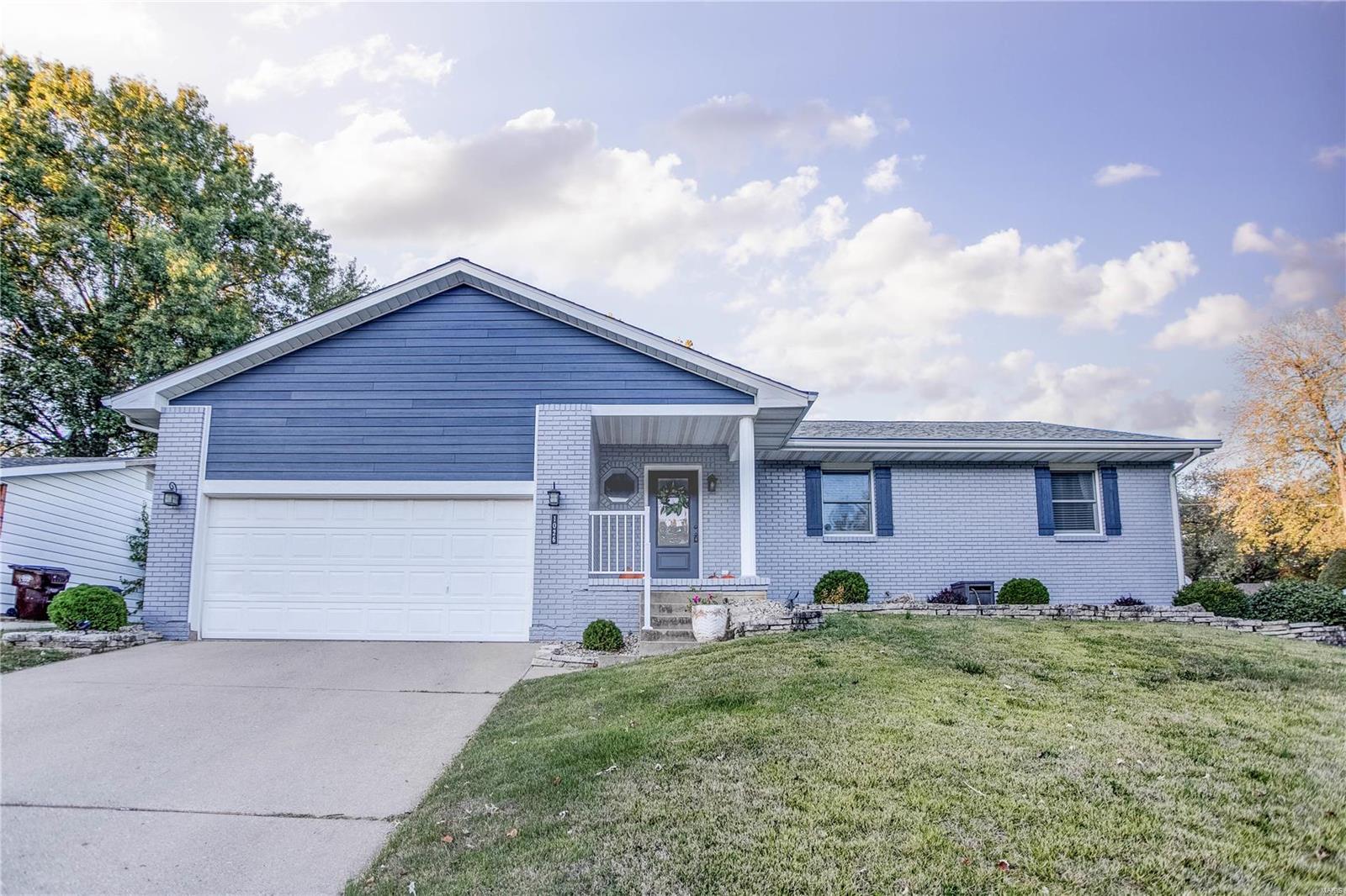 3 Bedroom, 2,450 sq. feet 1026 Hillcrest Drive East Alton, IL