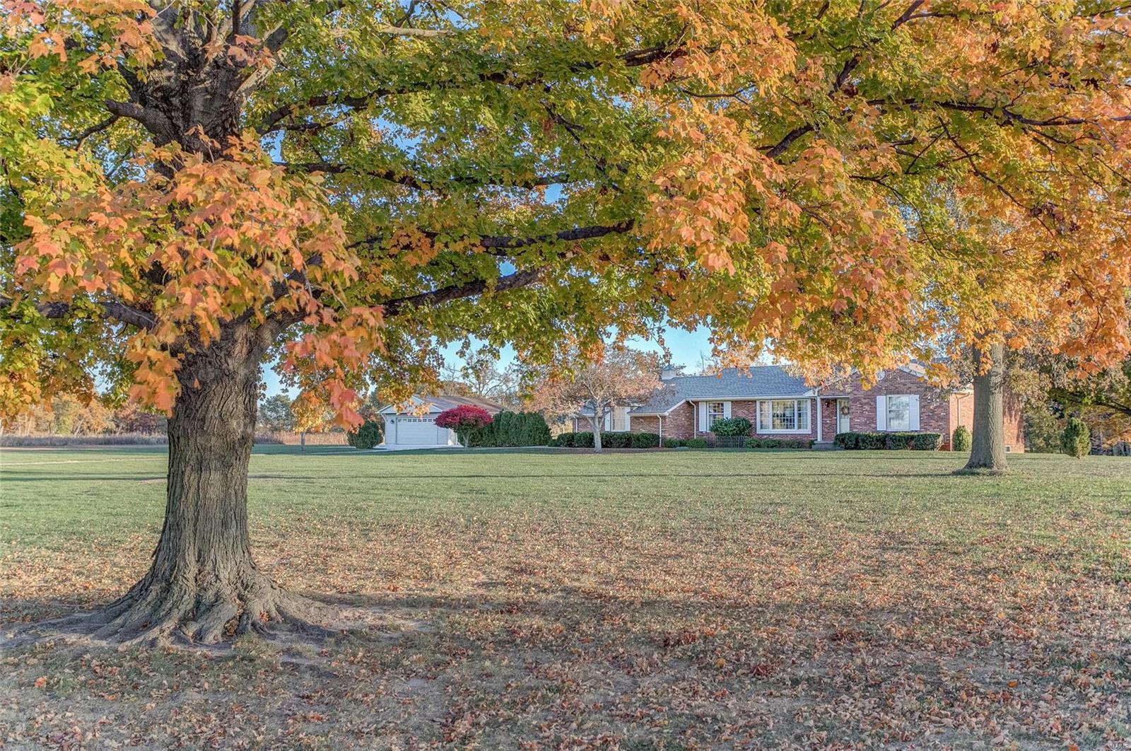 3 Bedroom, 1,639 sq. feet 4527 Levis Lane Godfrey, IL