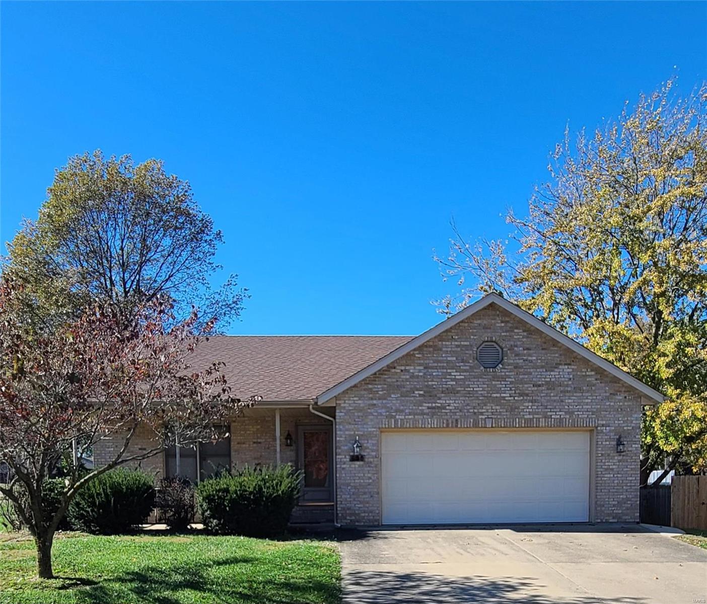 3 Bedroom, 1,372 sq. feet 600 Meadowlark Street Troy, IL