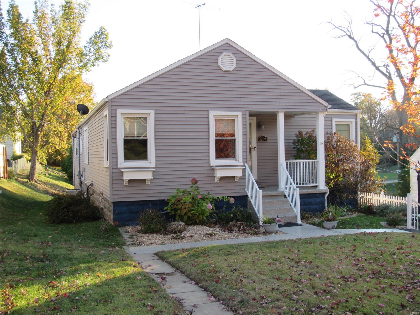 3 Bedroom, 1,500 sq. feet 1207 Douglas Street Alton, IL