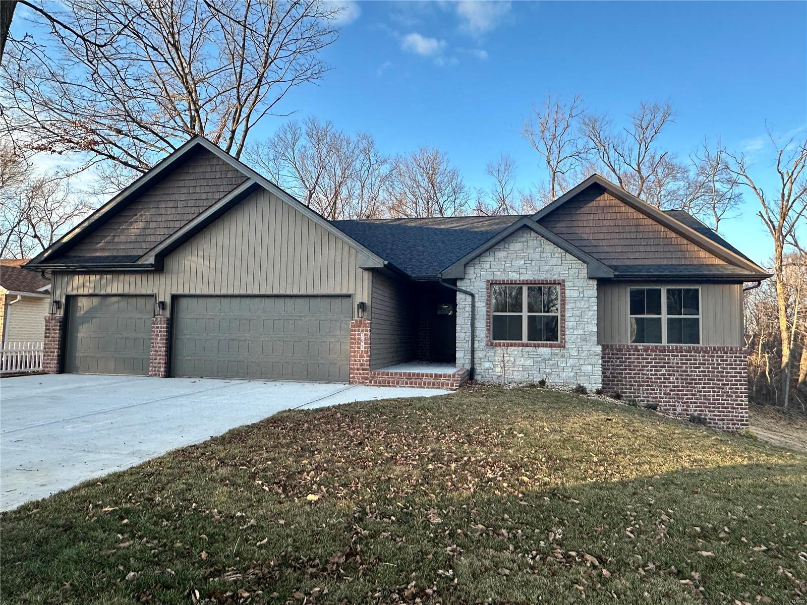 4 Bedroom, 2,508 sq. feet 397 Bluebird Lane Troy, IL