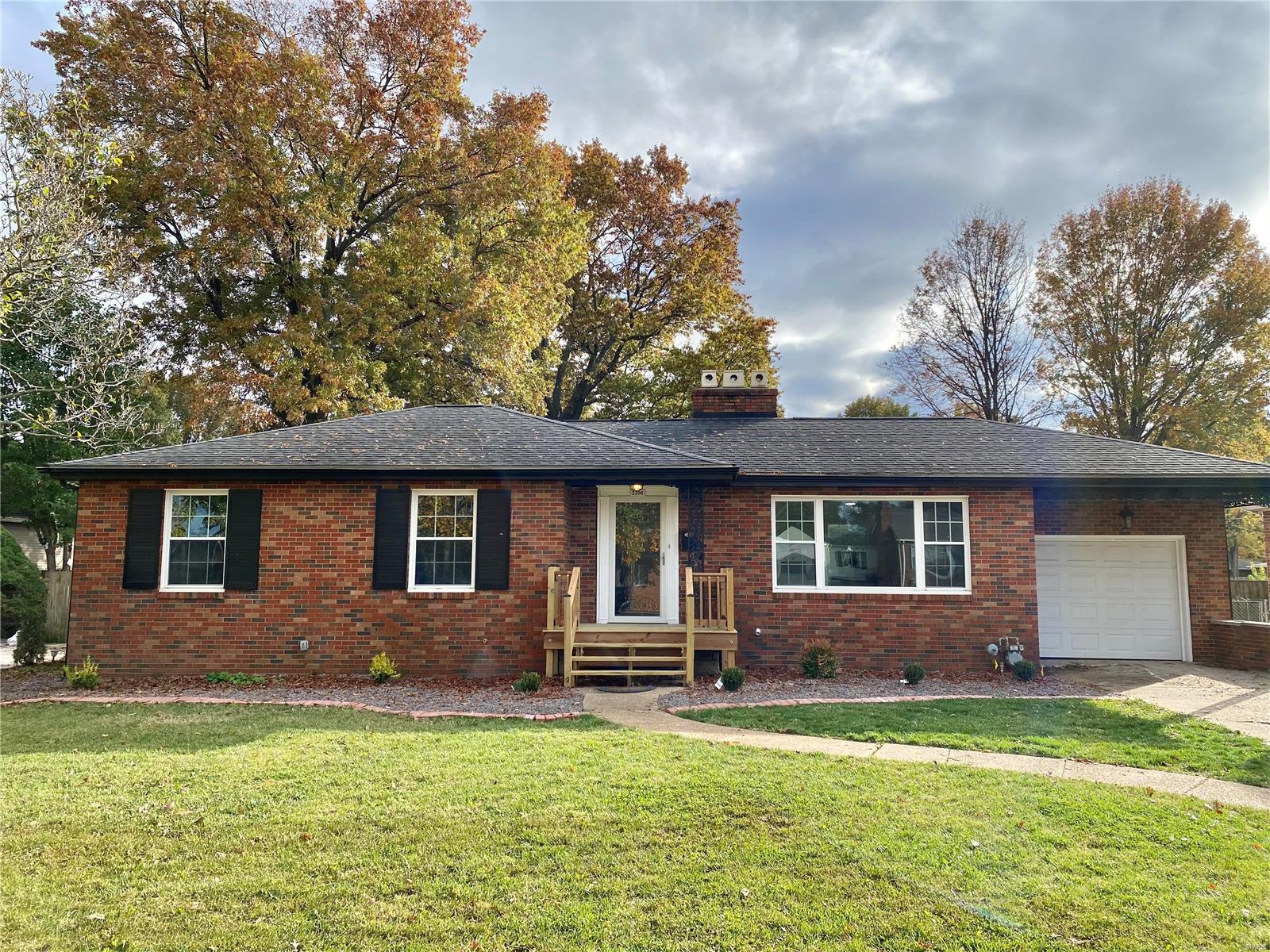 3 Bedroom, 2,148 sq. feet 2208 Richmond Avenue Granite City, IL