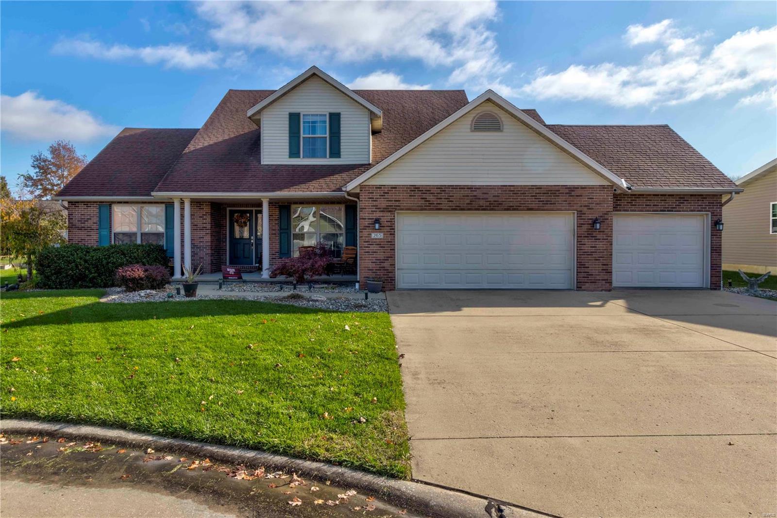 4 Bedroom, 2,441 sq. feet 265 Brentmoor Court Highland, IL