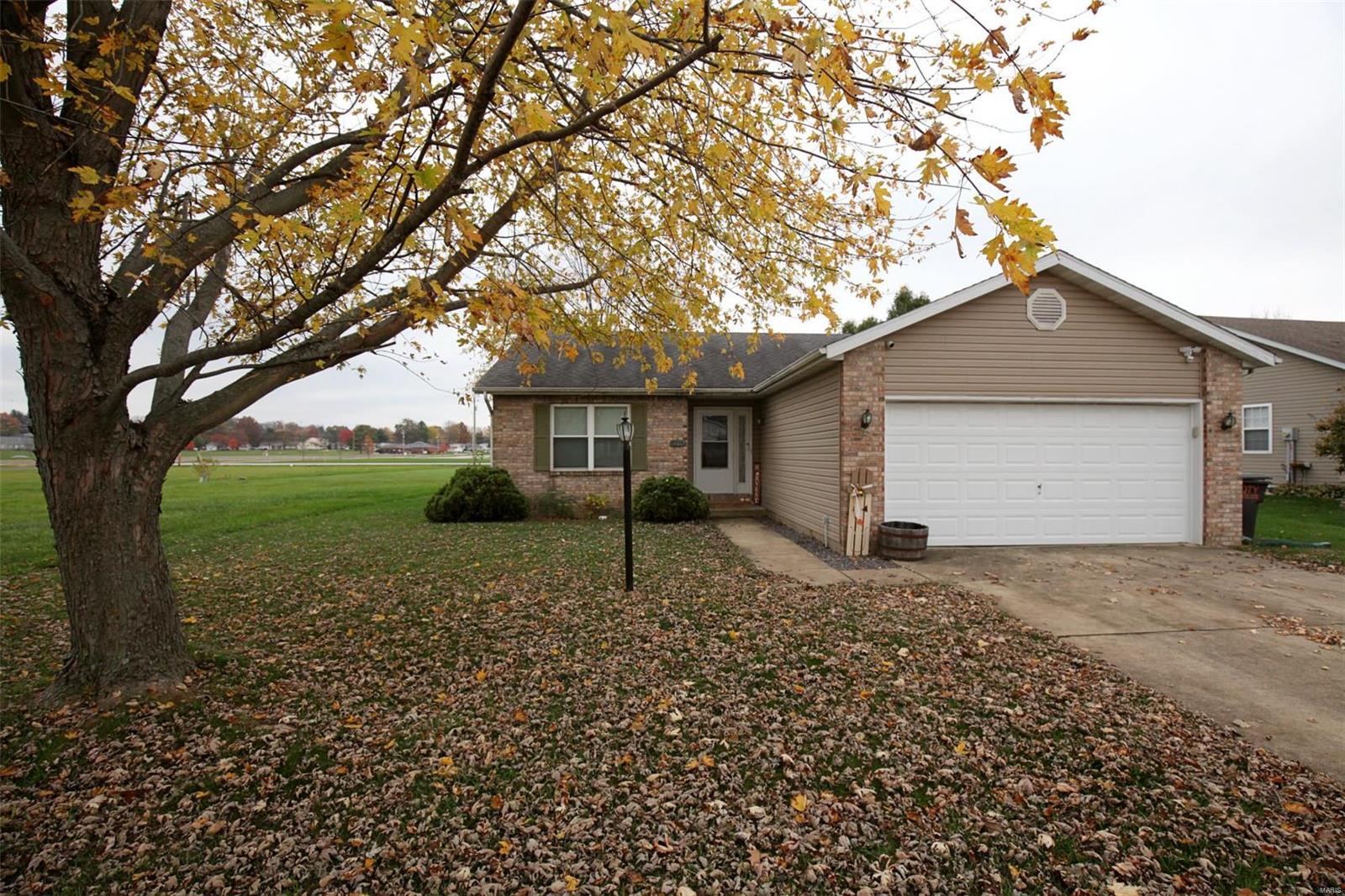 3 Bedroom, 1,362 sq. feet 1402 Kweit Lane  Greenville, IL