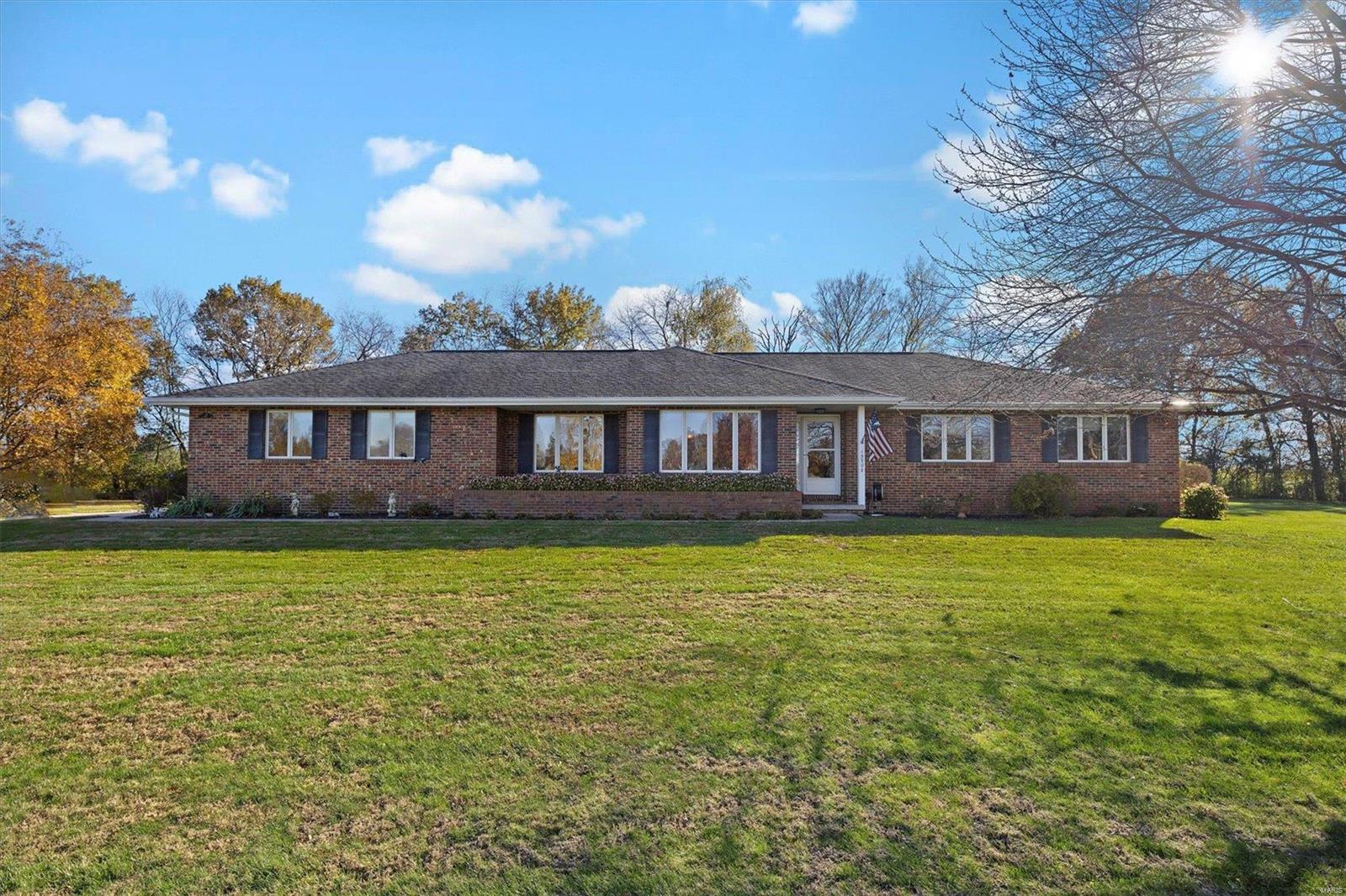 3 Bedroom, 3,177 sq. feet 13302 Field Crest Road Highland, IL