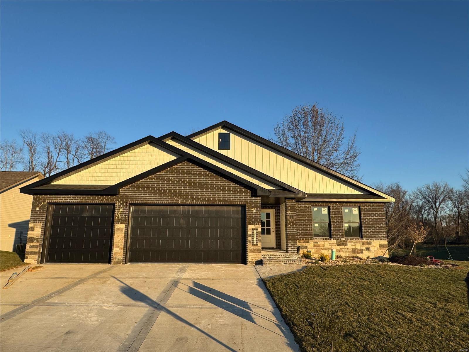 4 Bedroom, 2,379 sq. feet 1834 Robins Mill Court Maryville, IL