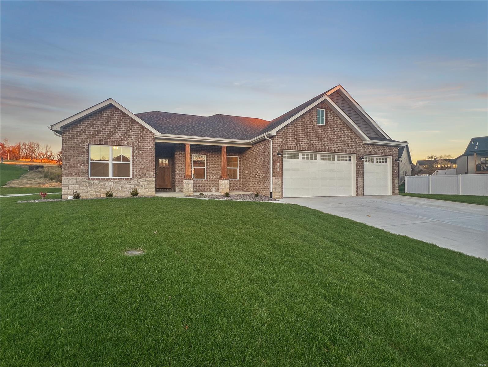 4 Bedroom, 2,600 sq. feet 205 Stonebridge Bluff Drive Maryville, IL