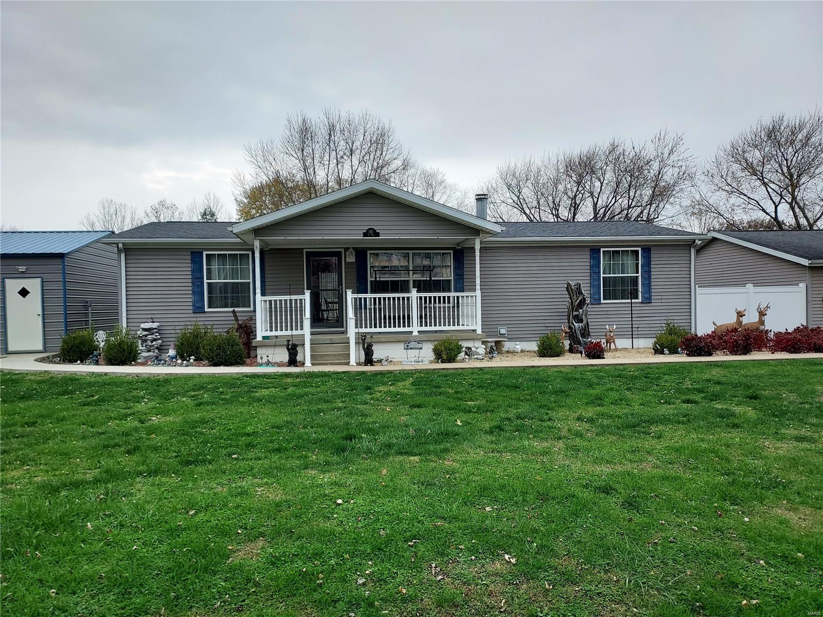 3 Bedroom, 2,808 sq. feet 501 Main Street Sorento, IL