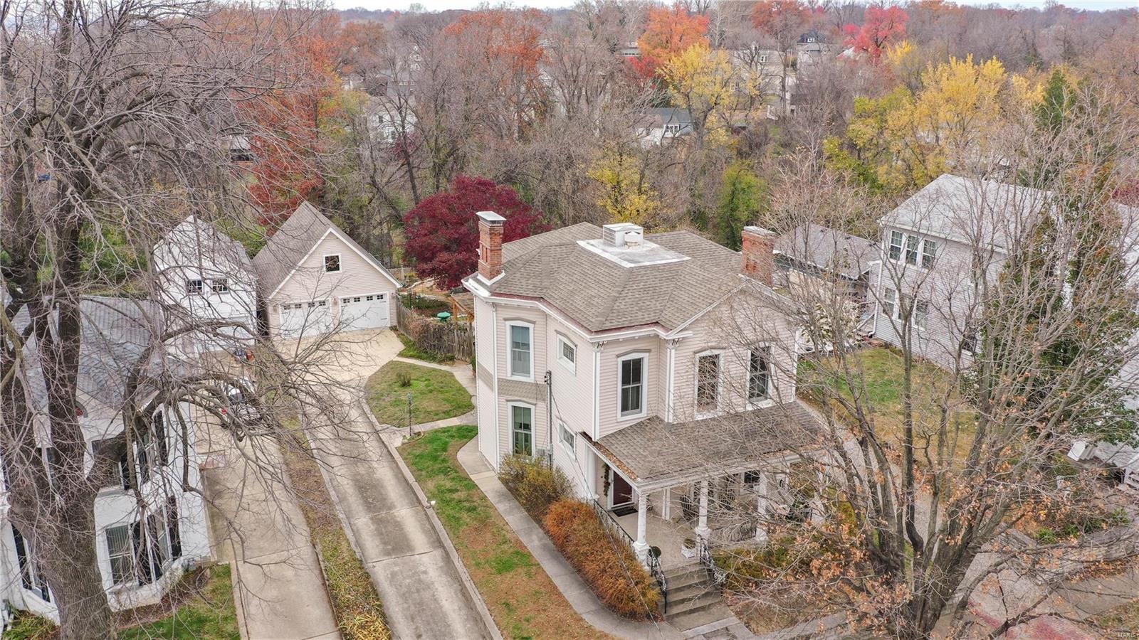 3 Bedroom, 2,600 sq. feet 418 Prospect Street Alton, IL