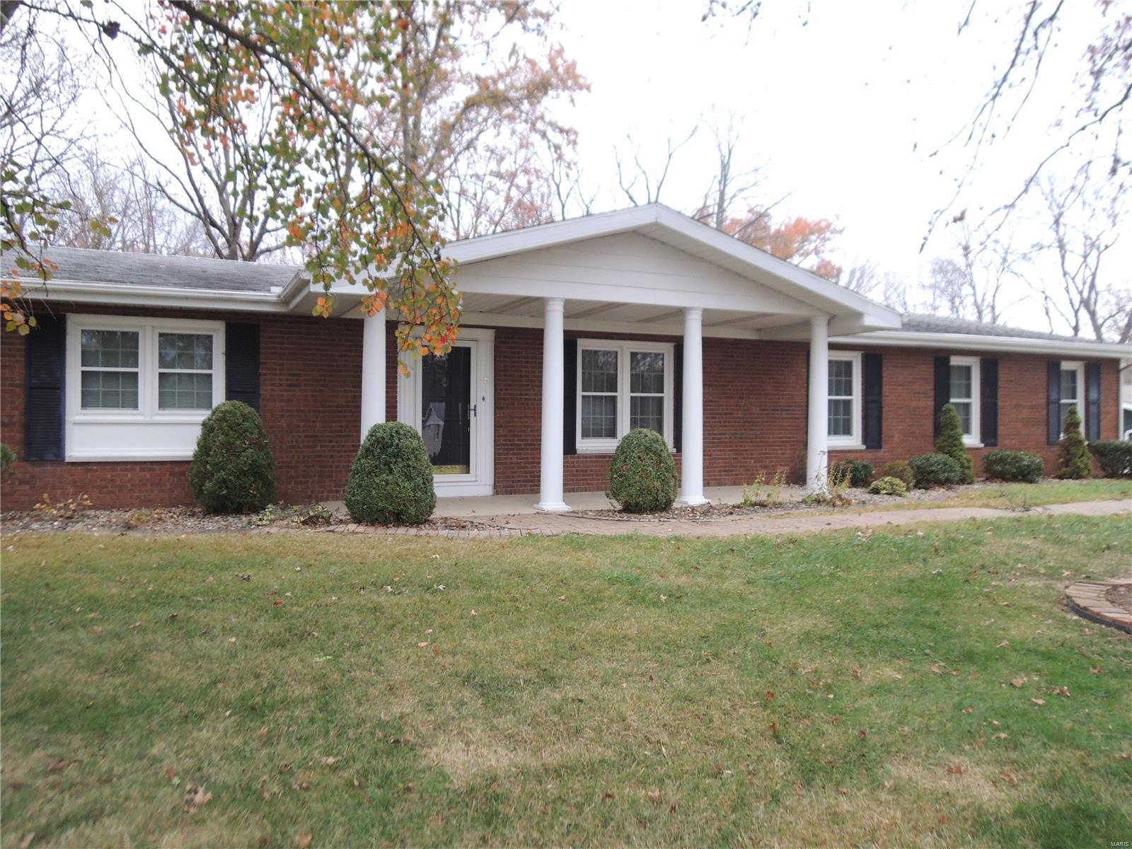 3 Bedroom, 2,196 sq. feet 5 Spring Hill Drive Greenville, IL