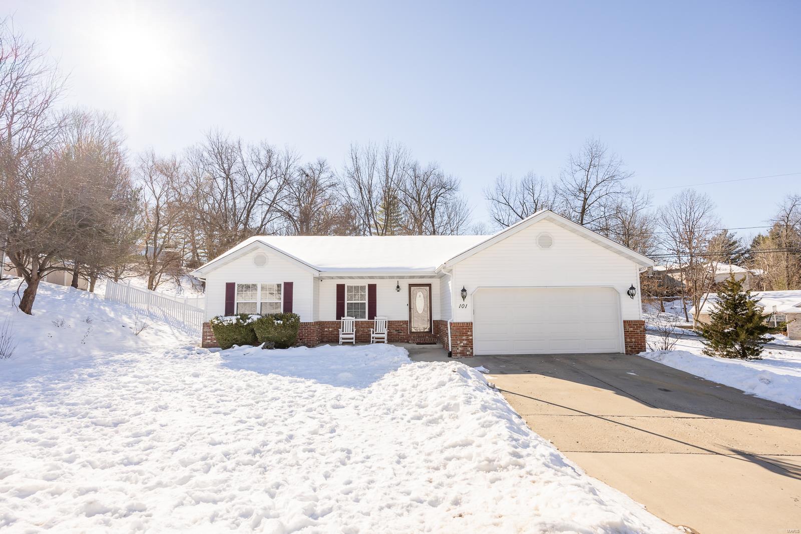 3 Bedroom, 2,475 sq. feet 101 Barnett Drive Edwardsville, IL