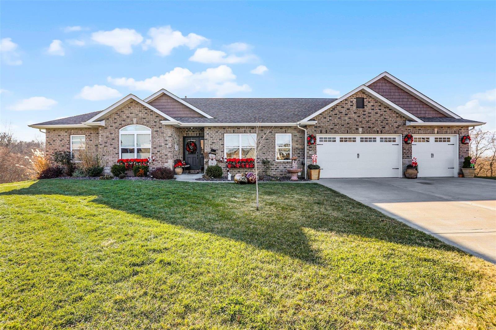 4 Bedroom, 2,766 sq. feet 148 Stonebridge Crossing Drive Maryville, IL