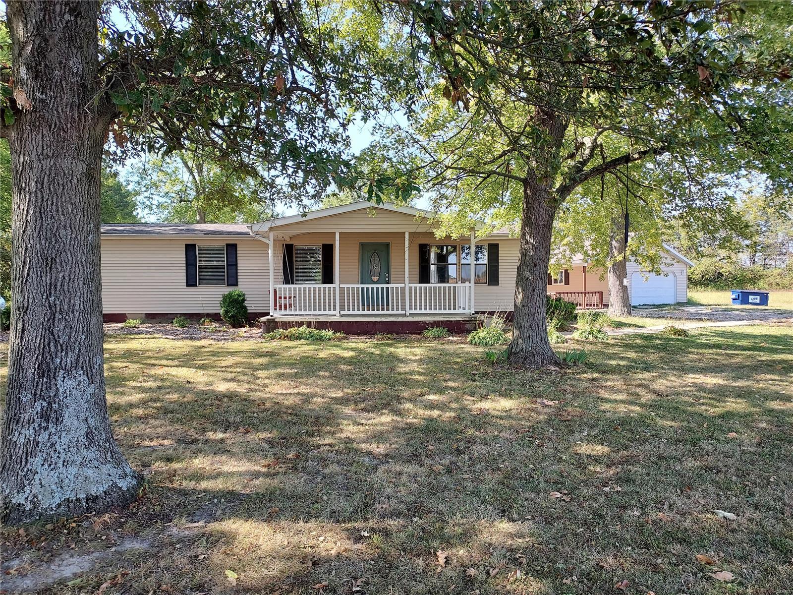 3 Bedroom, 1,248 sq. feet 1580 Hastings Cemetery Avenue Greenville, IL