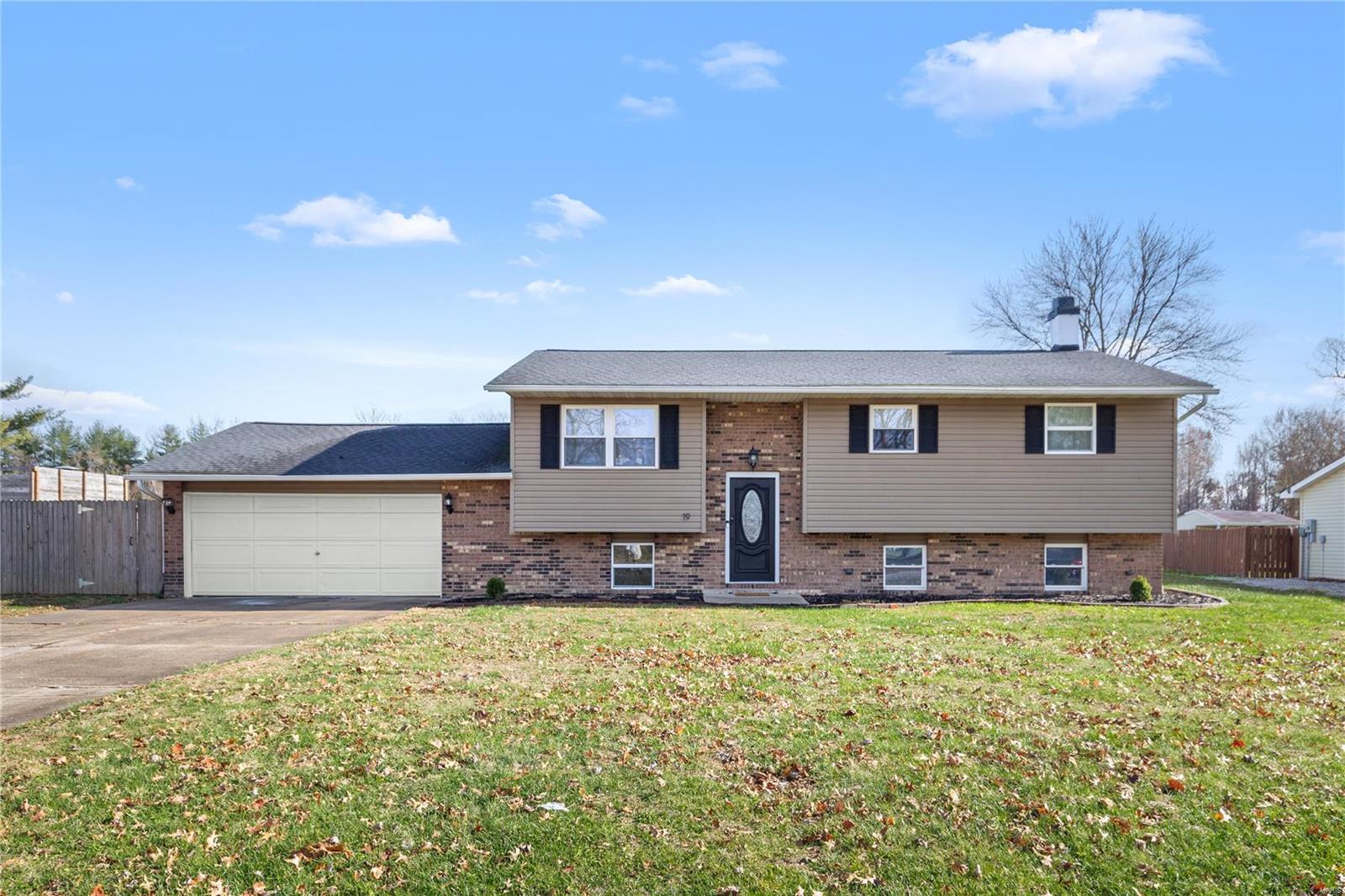 4 Bedroom, 2,068 sq. feet 19 Courtesy Lane Alton, IL