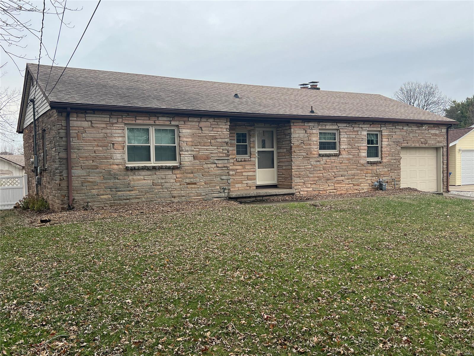 3 Bedroom, 1,208 sq. feet 433 Plainview Drive East Alton, IL