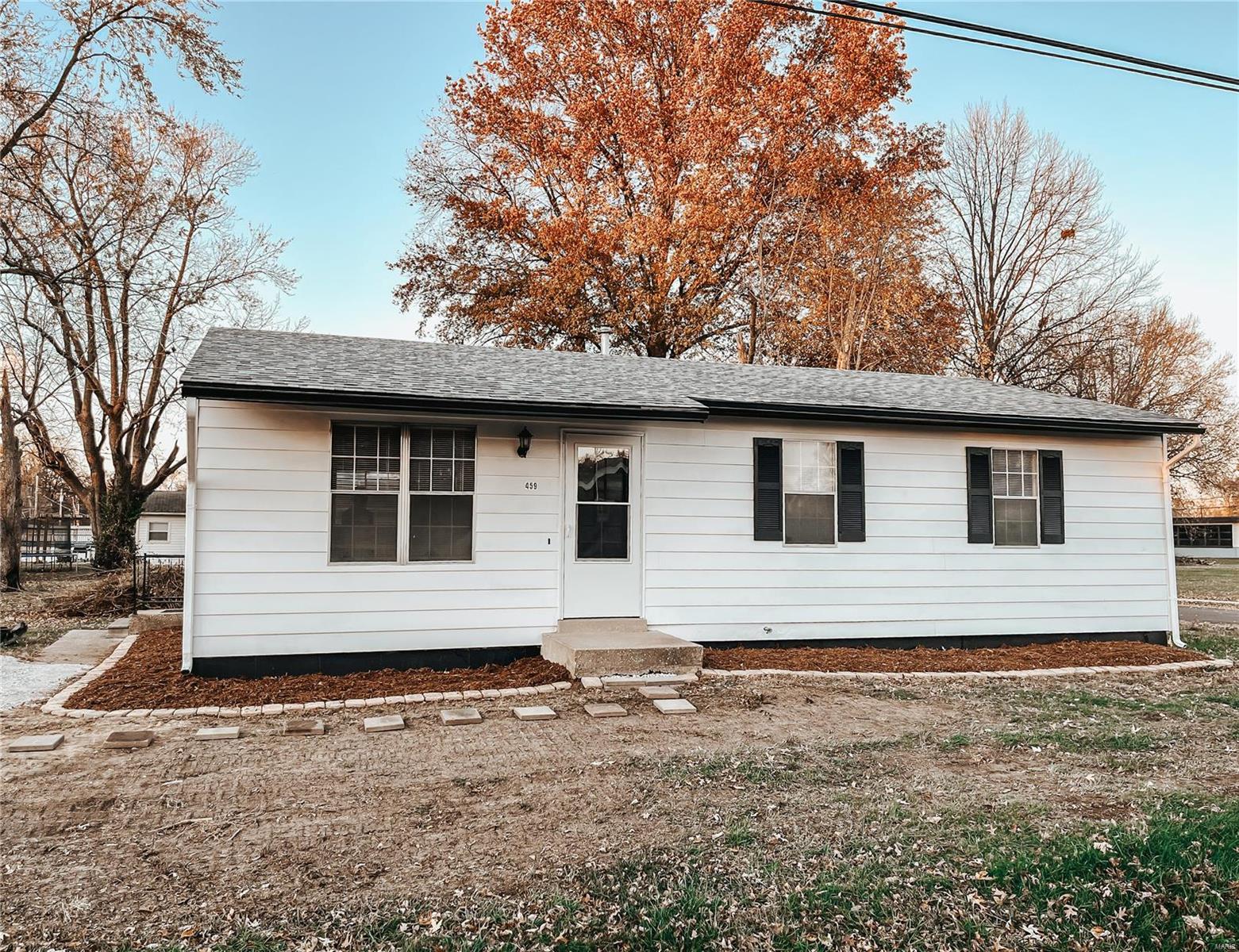 3 Bedroom, 960 sq. feet 459 Missouri Avenue South Roxana, IL