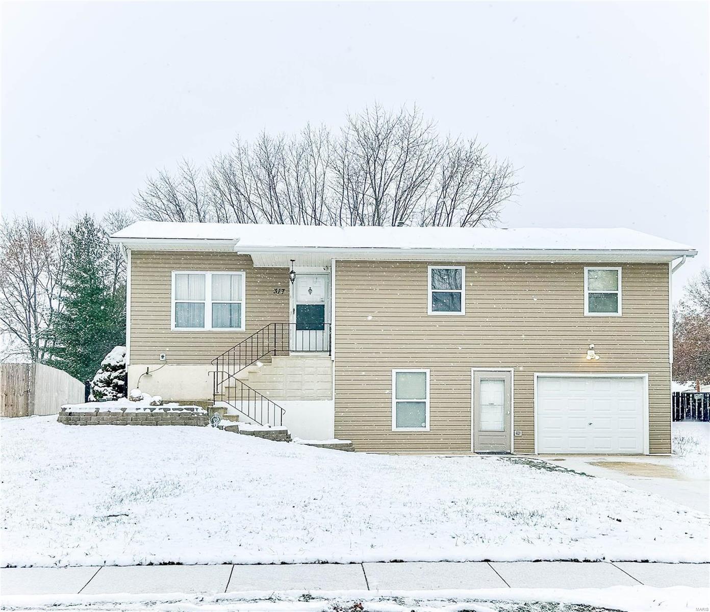 3 Bedroom, 1,102 sq. feet 317 Orchard Court Troy, IL