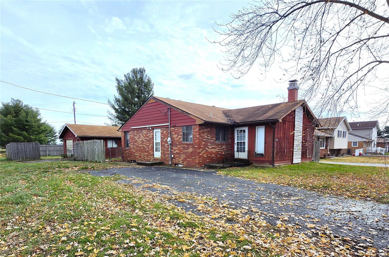 3 Bedroom, 1,310 sq. feet 900 INDIANA Avenue South Roxana, IL