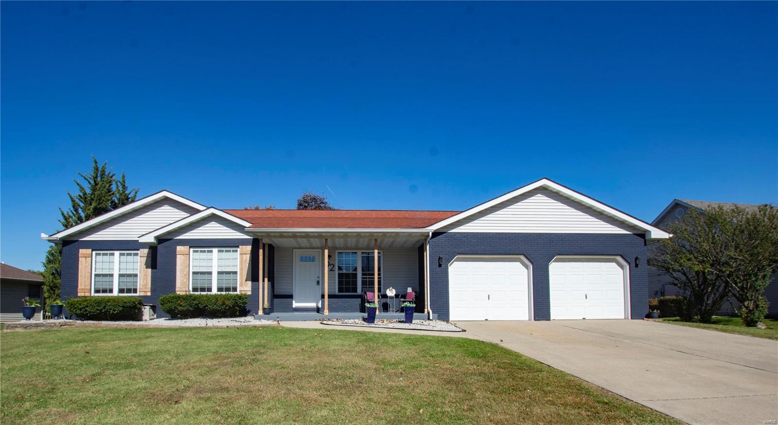 3 Bedroom, 2,831 sq. feet 92 Raes Creek Drive  Granite City, IL