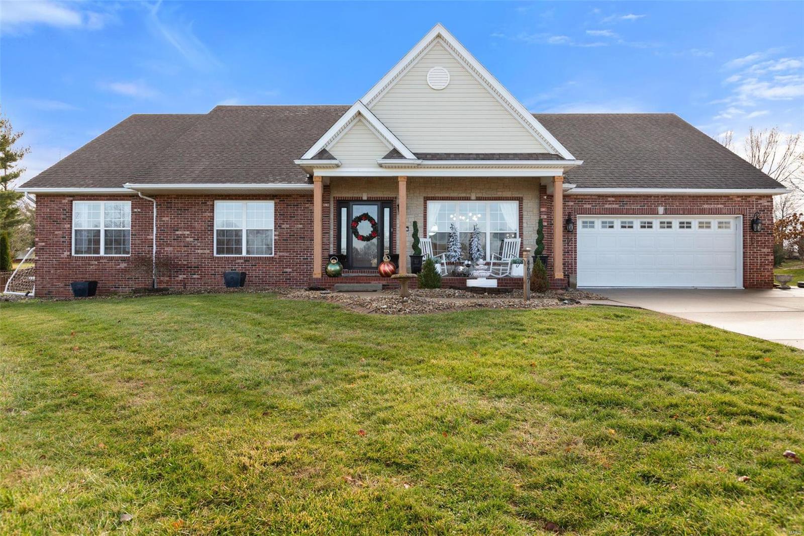 4 Bedroom, 3,109 sq. feet 4607 Valleydale Road Godfrey, IL