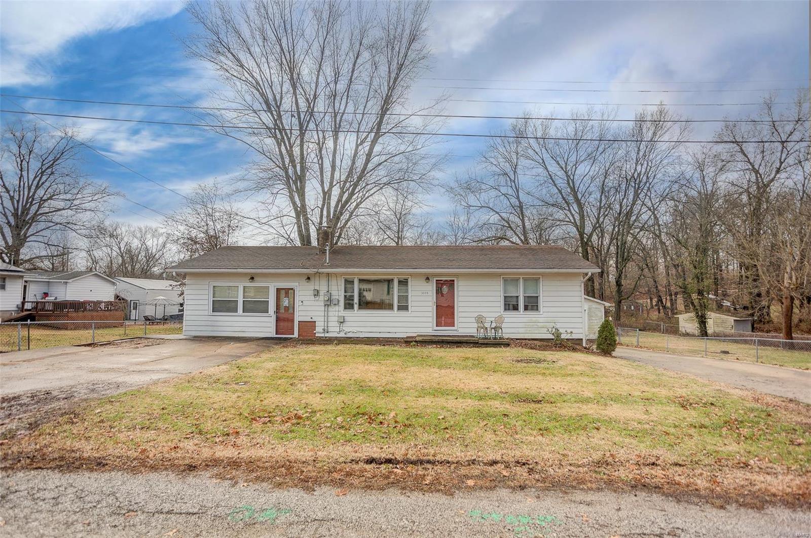 3 Bedroom, 1,570 sq. feet 3335 Middlebrook Place Alton, IL